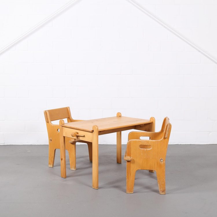 Set of two Peter's Chairs and Peter's Table Kinderstuhl Hans J. Wegner for Getema