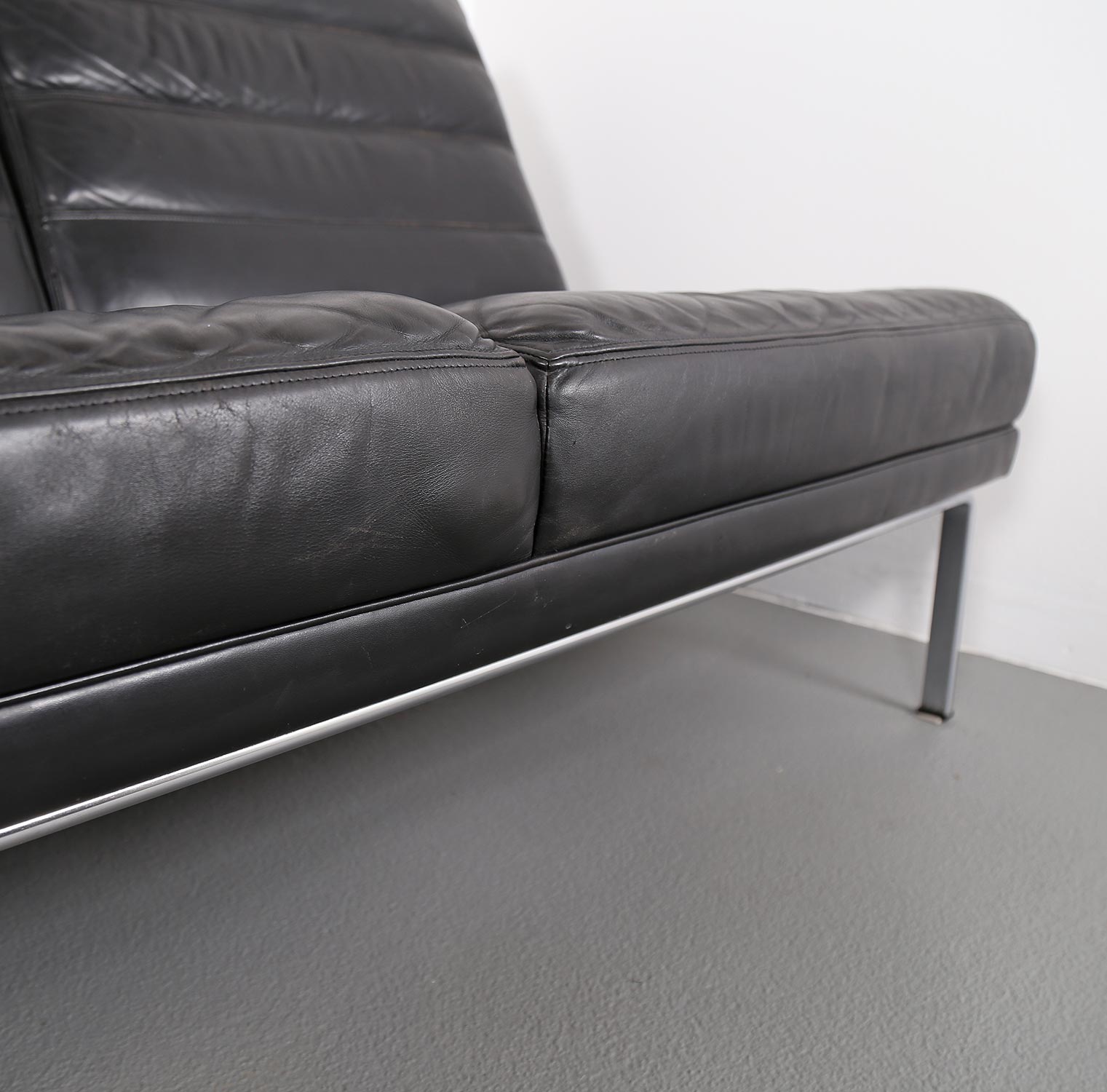 Kill International Horst Brüning Ledersofa selten Leather Sofa Couch auf Metallrahmen Vintage Designklassiker gebraucht kaufen