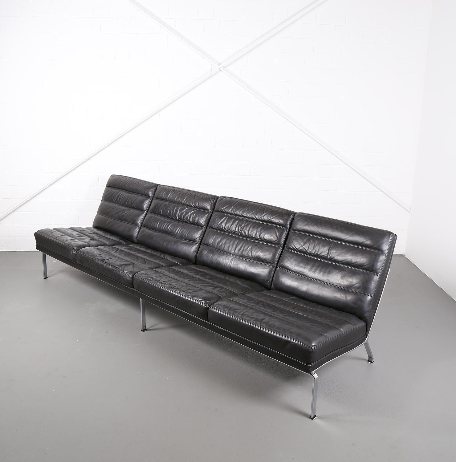 Kill International Horst Brüning Ledersofa selten Leather Sofa Couch auf Metallrahmen Vintage Designklassiker gebraucht kaufen