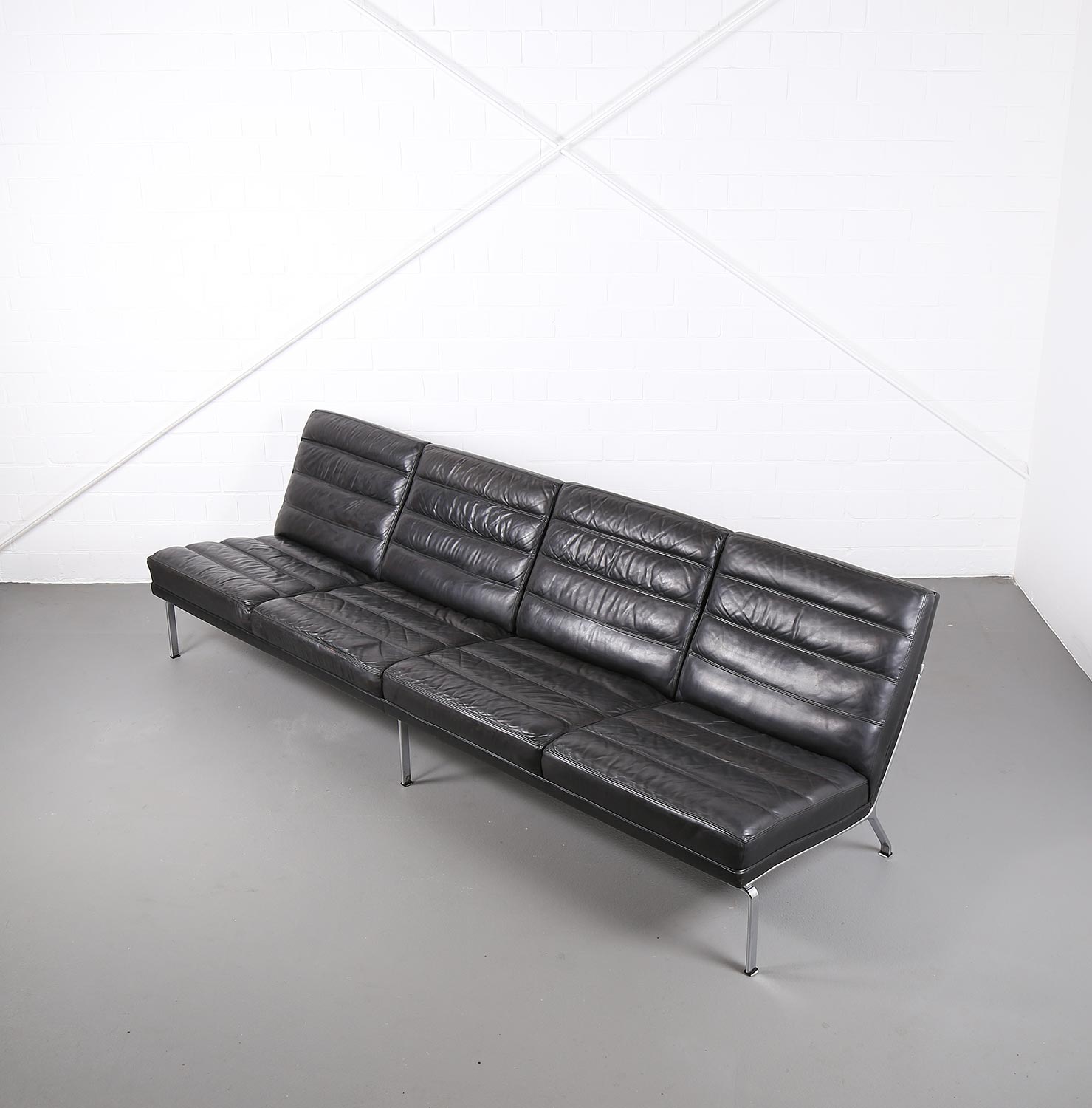 Kill International Horst Brüning Ledersofa selten Leather Sofa Couch auf Metallrahmen Vintage Designklassiker gebraucht kaufen