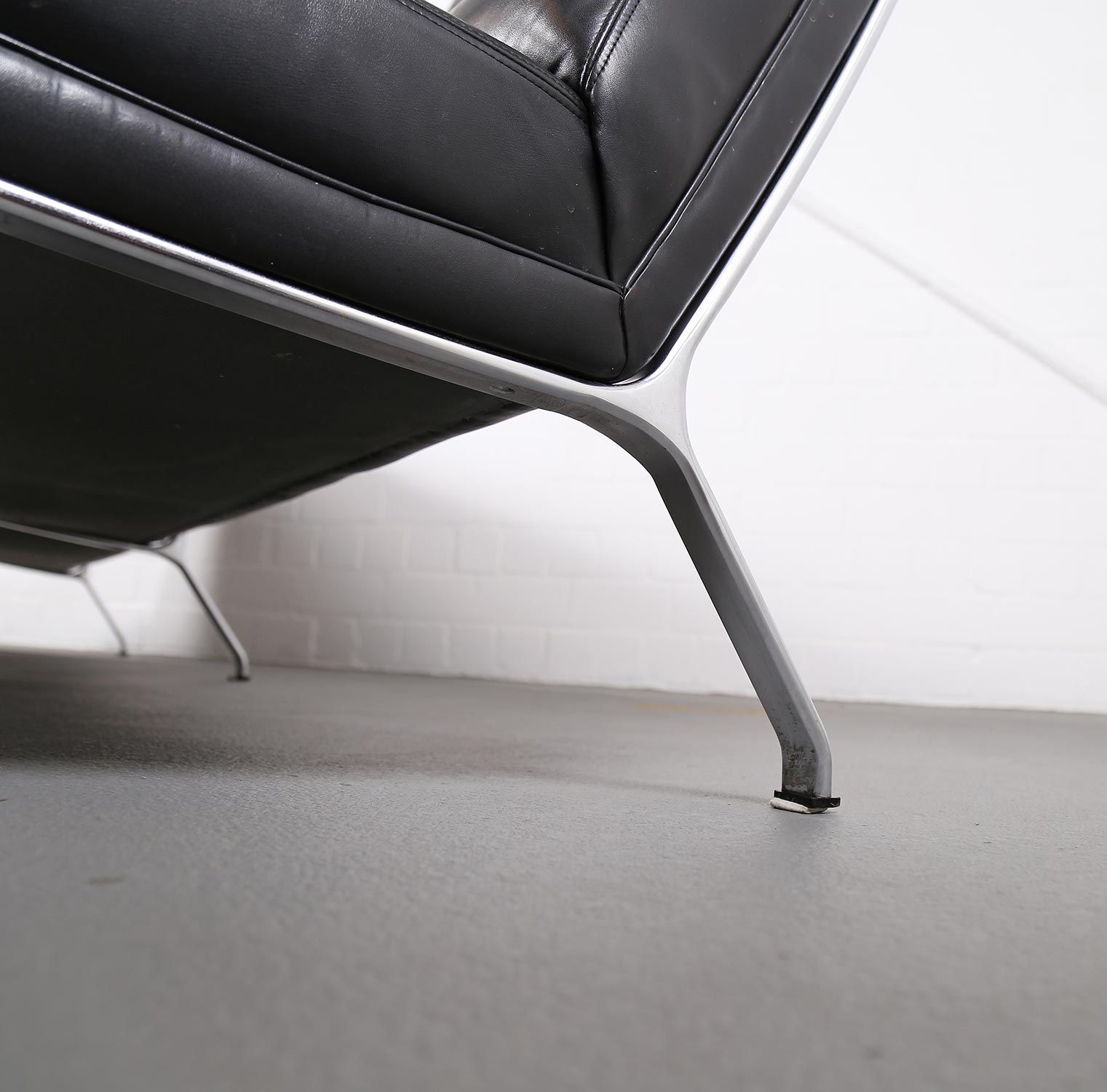 Kill International Horst Brüning Ledersofa selten Leather Sofa Couch auf Metallrahmen Vintage Designklassiker gebraucht kaufen