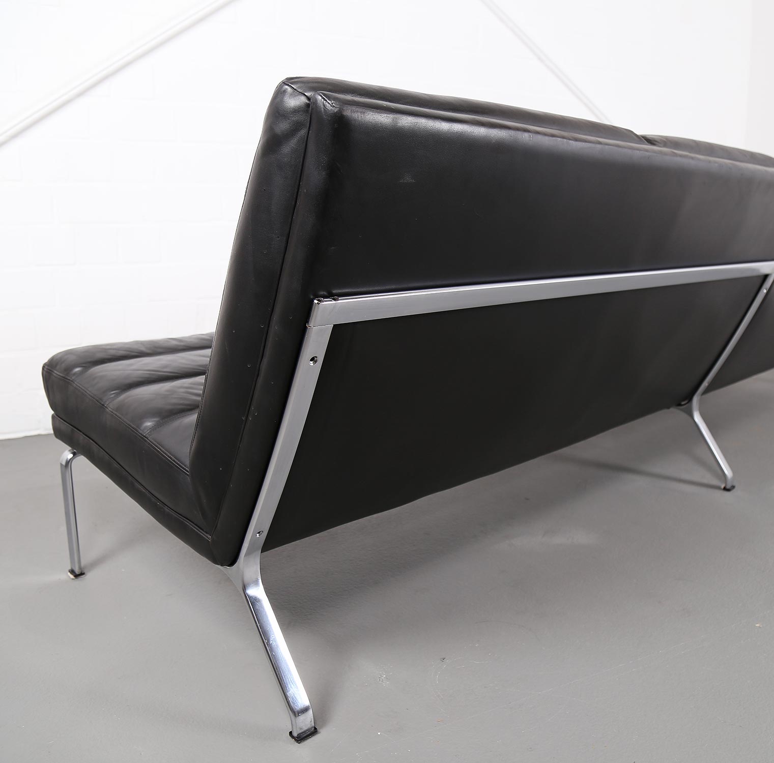 Kill International Horst Brüning Ledersofa selten Leather Sofa Couch auf Metallrahmen Vintage Designklassiker gebraucht kaufen