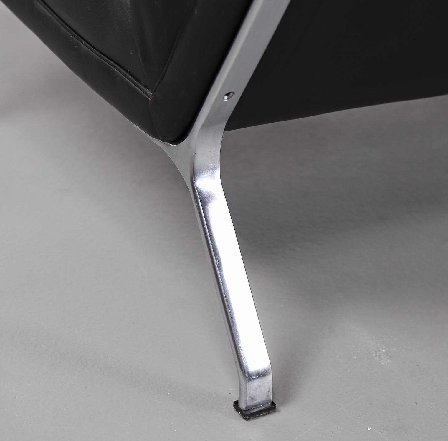 Kill International Horst Brüning Ledersofa selten Leather Sofa Couch auf Metallrahmen Vintage Designklassiker gebraucht kaufen