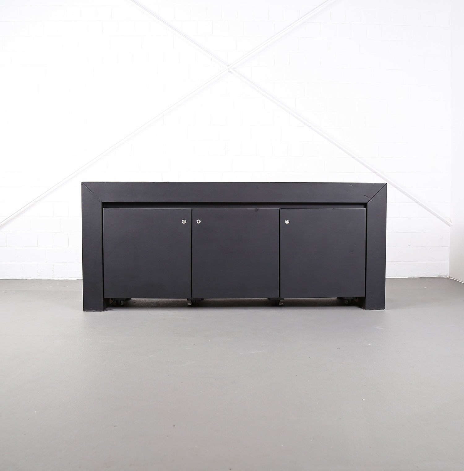 lella und massimo vignelli schwarzes black leder-sideboard leather credenza ceo poltrona frau designed in italy