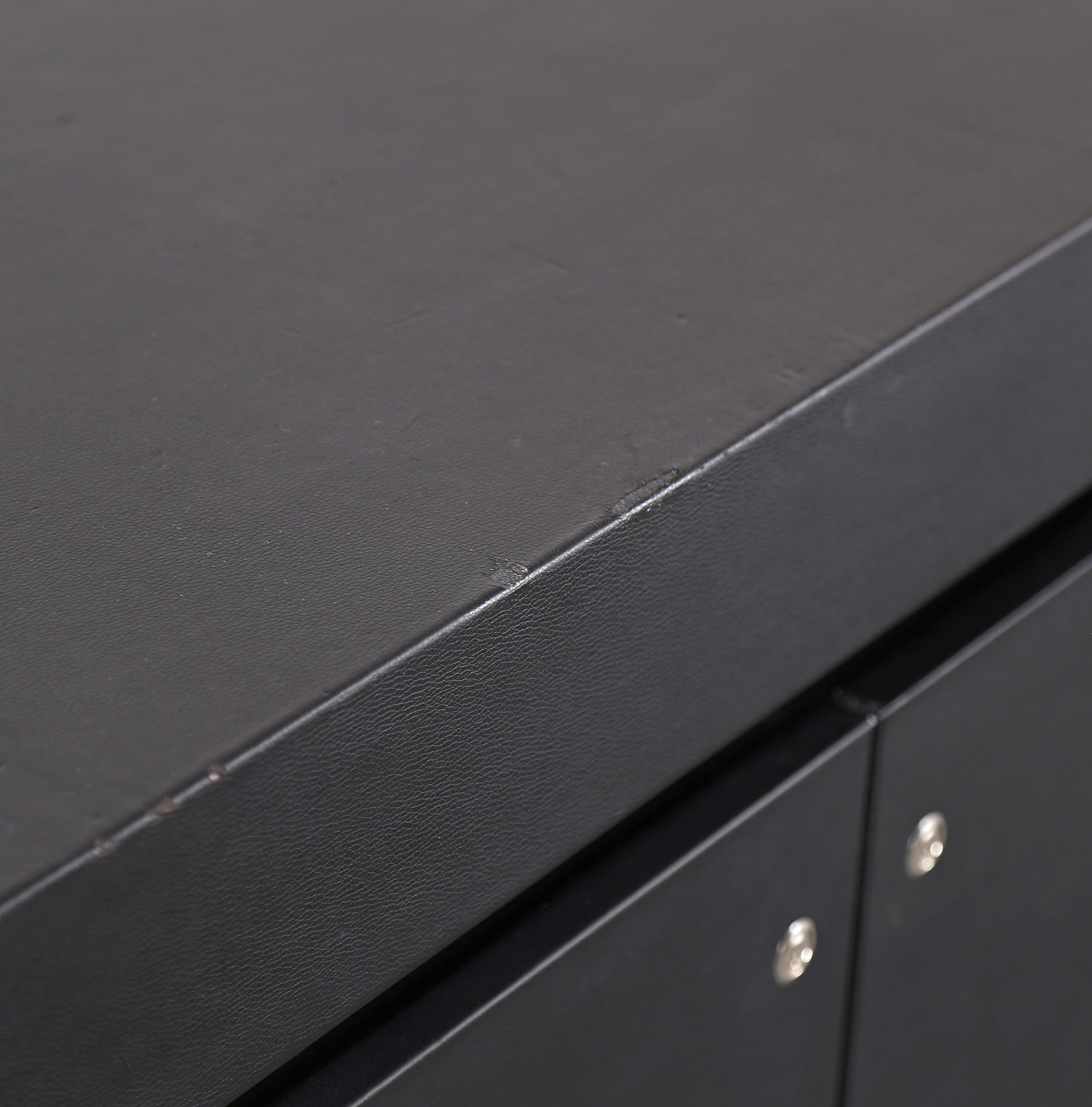 lella und massimo vignelli schwarzes black leder-sideboard leather credenza ceo poltrona frau designed in italy