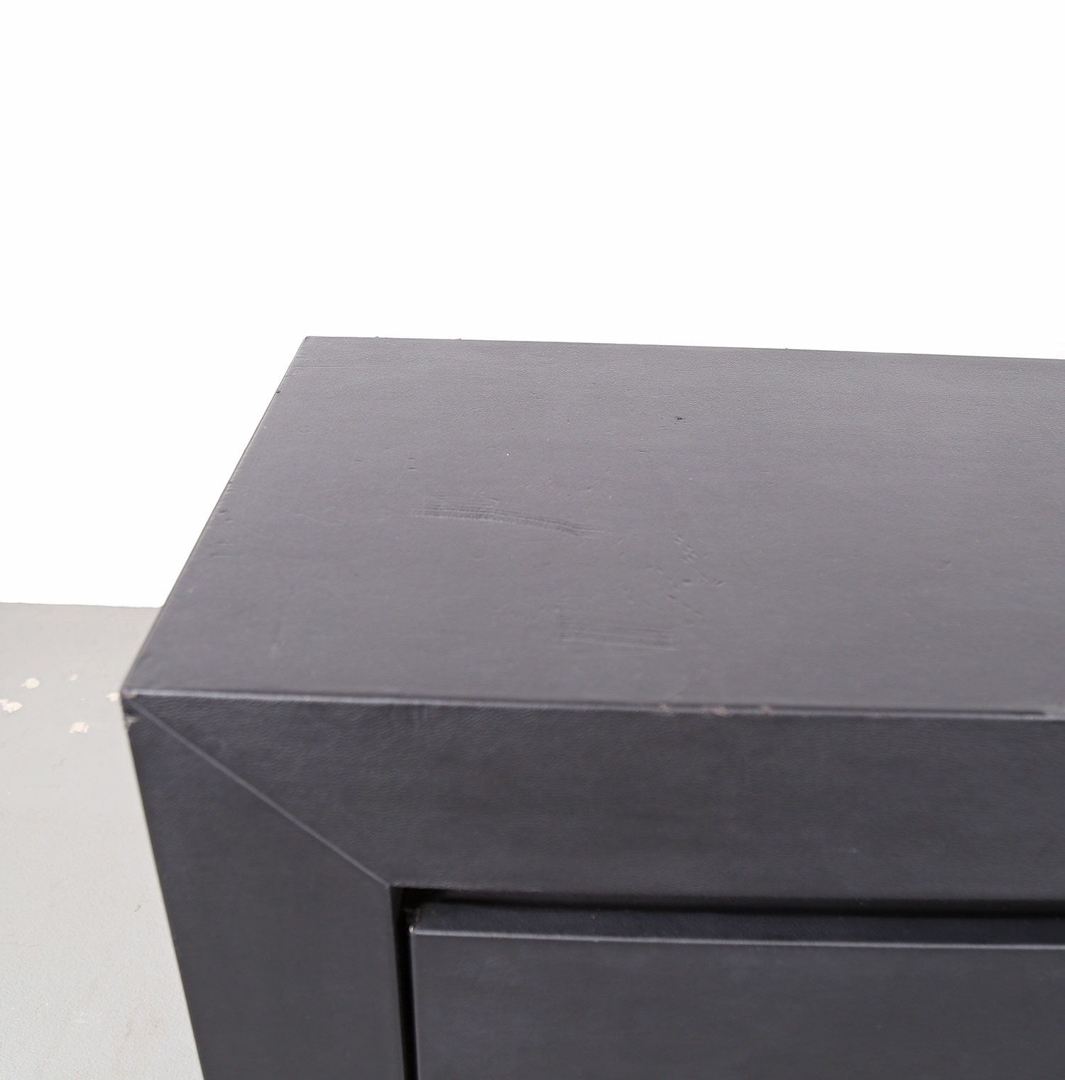 lella und massimo vignelli schwarzes black leder-sideboard leather credenza ceo poltrona frau designed in italy