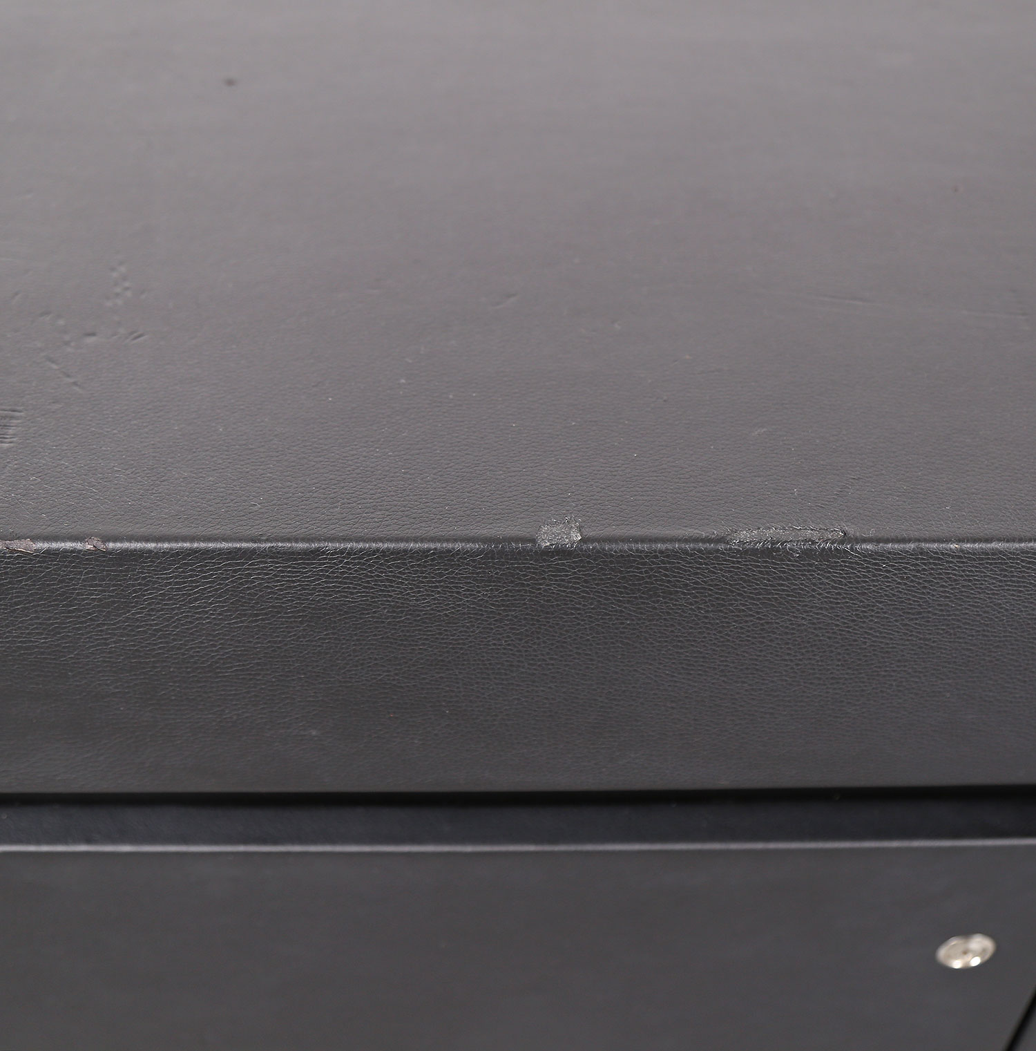 lella und massimo vignelli schwarzes black leder-sideboard leather credenza ceo poltrona frau designed in italy