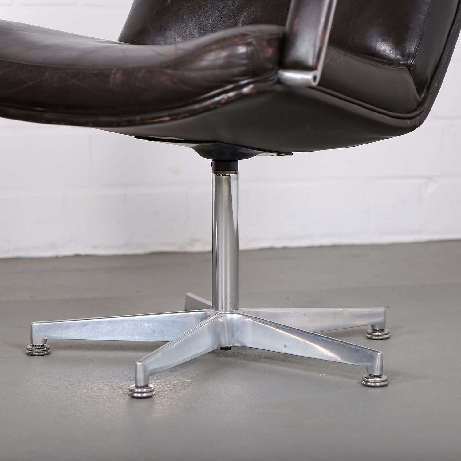 Artifort Chair Harcourt Mid Century MOdern Design 70s