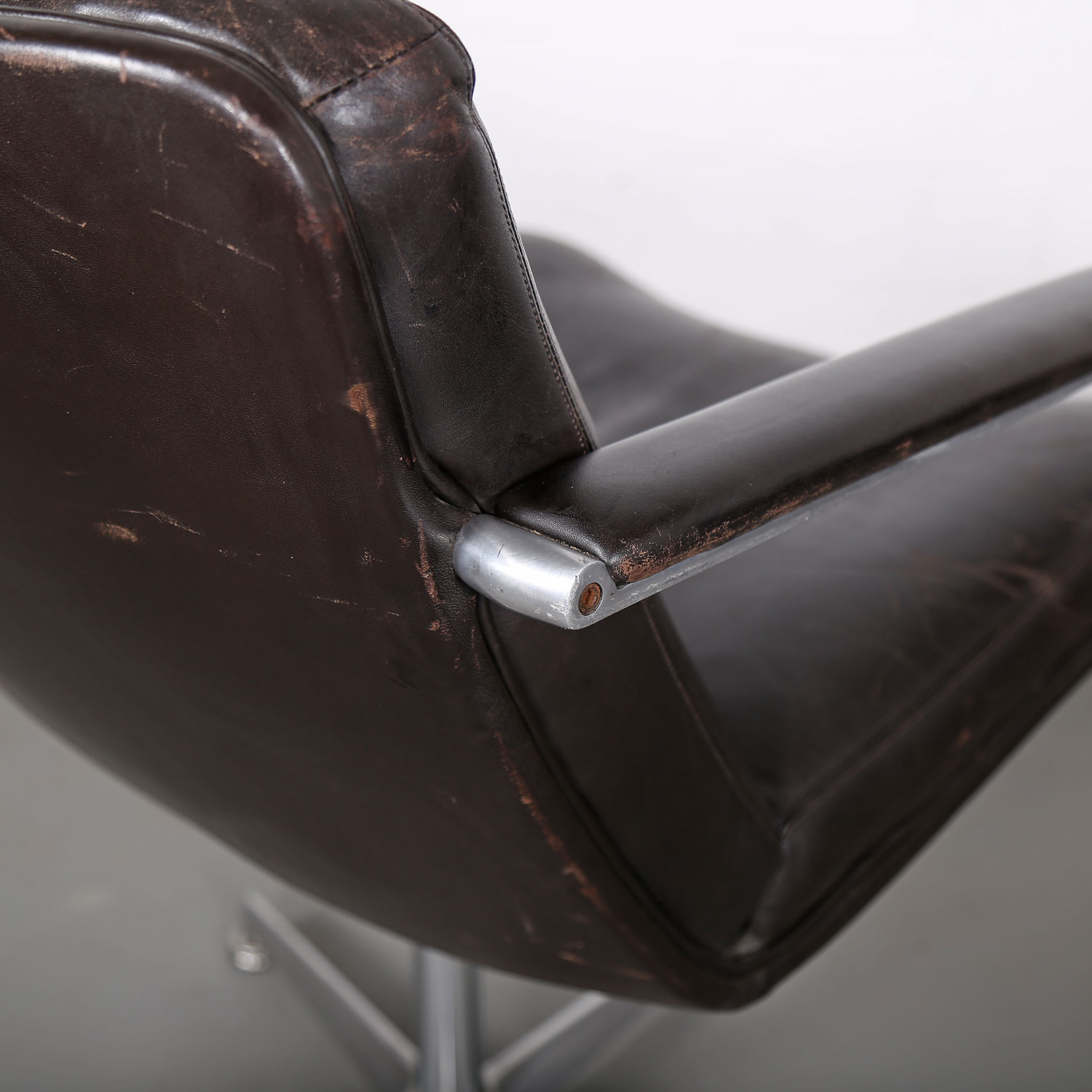 Artifort Chair Harcourt Mid Century MOdern Design 70s