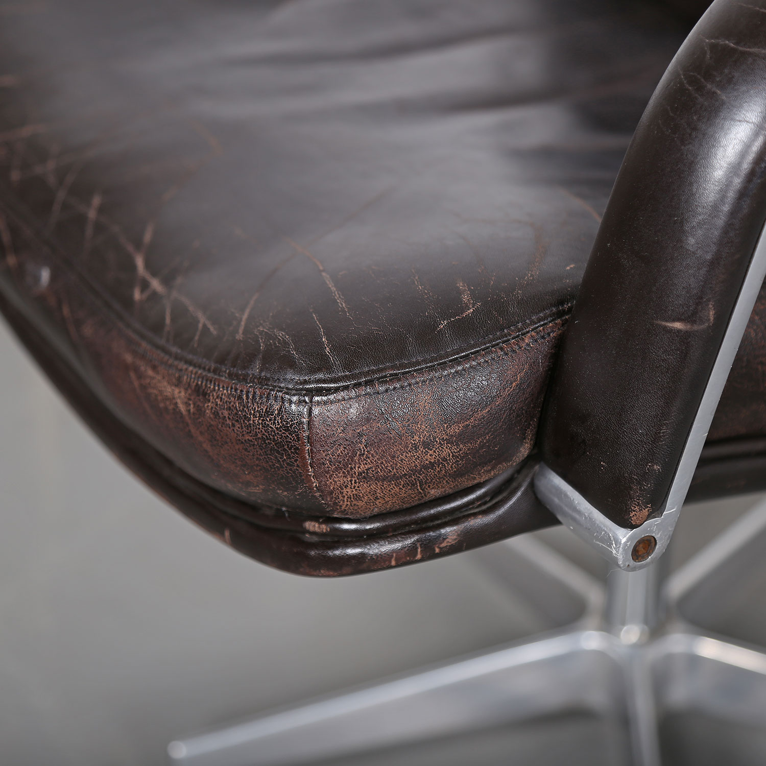 Artifort Chair Harcourt Mid Century MOdern Design 70s