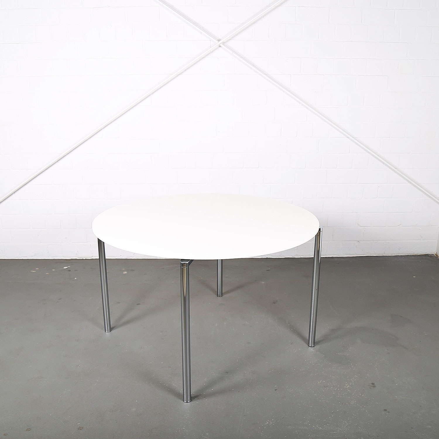 Niels_Gammelgaard_Fritz_Hansen_Pelikan_Danish_Design_Table_Conference_Office_Dining_modern_round