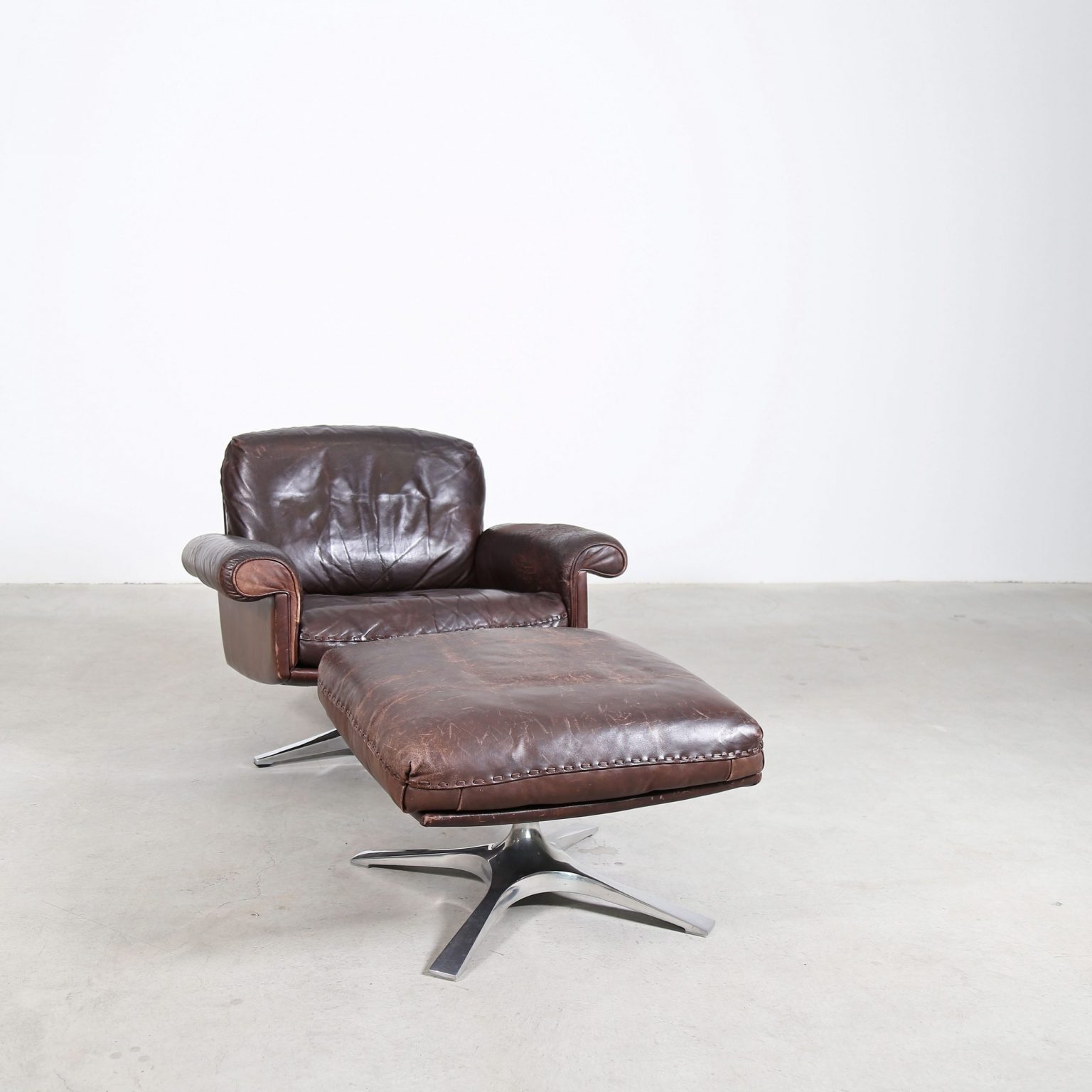 Vintage Design De Sede DS 31 Lounge Chair Swivel Leather Chair with Ottoman 70s DEKADEN