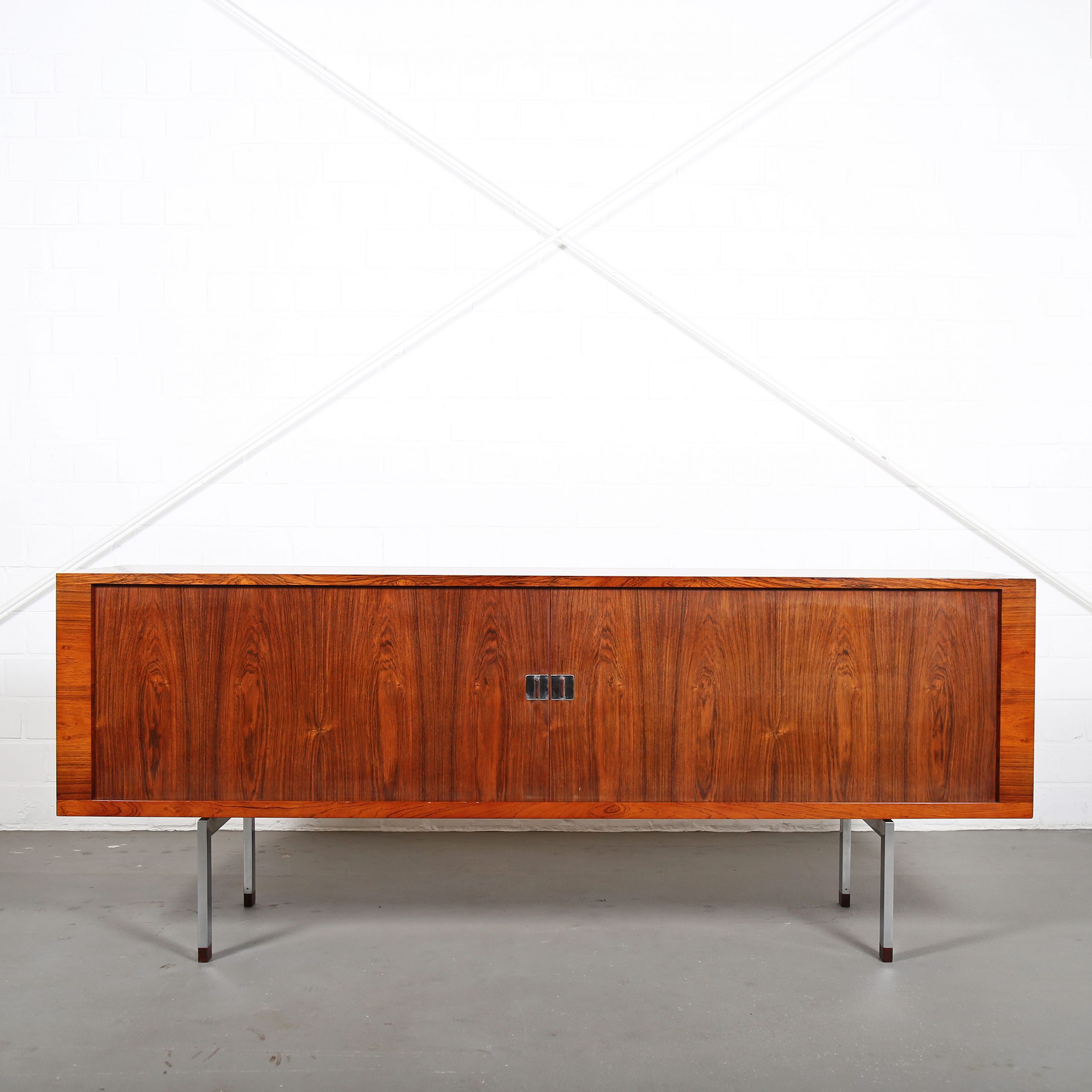 Hans J. Wegner Credenza RY-25 Ry Møbler Sideboard Rosewood Danish Design
