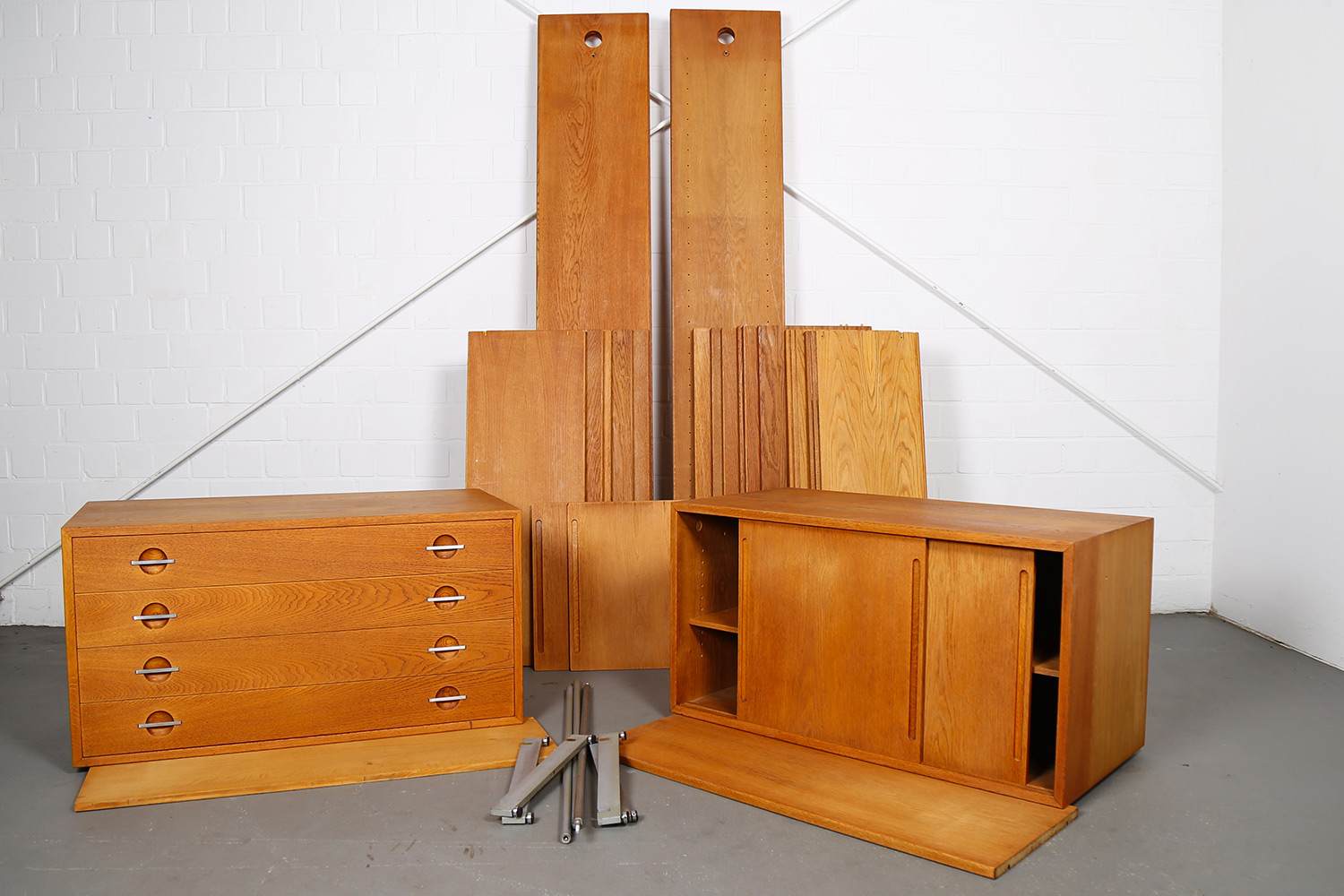 Midcentury Danish Modern RY-100 Wall shelving system Hans J. Wegner für Møbler 60s