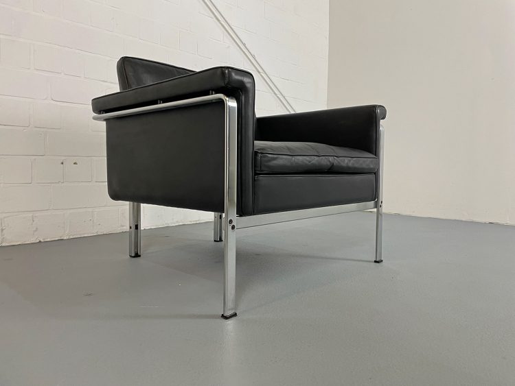 Black leather vintage armchair designed by Horst Brüning for Kill International 1960s midcentury modern design furniture gebraucht oldenburg