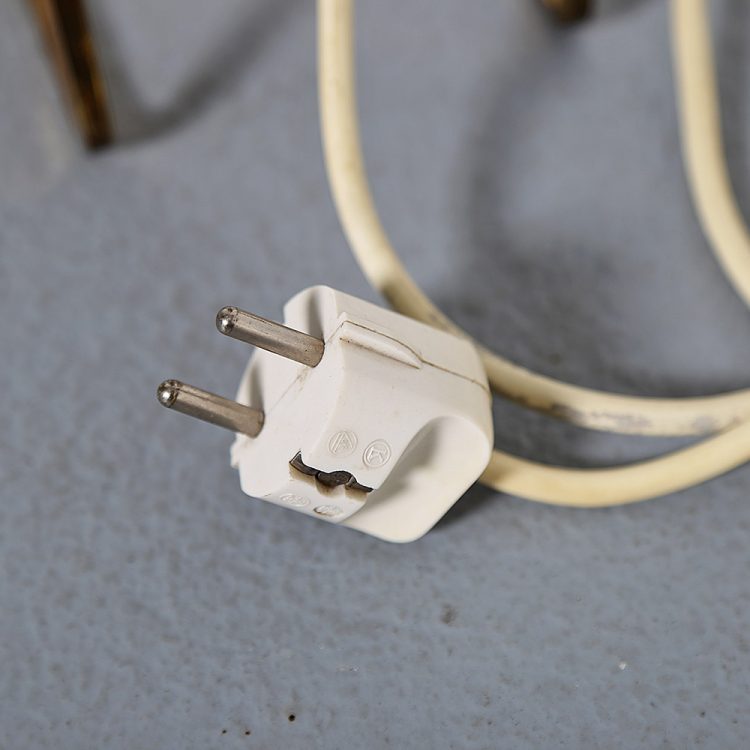 Kaiser Leuchten Model 45097 Cube Table Lamp wine red B