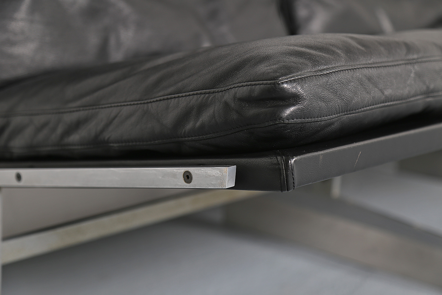 Klassisches Echtleder-Sofa Modell BO-562 entworfen von Preben Fabricius und Jorgen Kastholm für Bo-Ex, hochwertiges dänisches Design-Möbelstück.