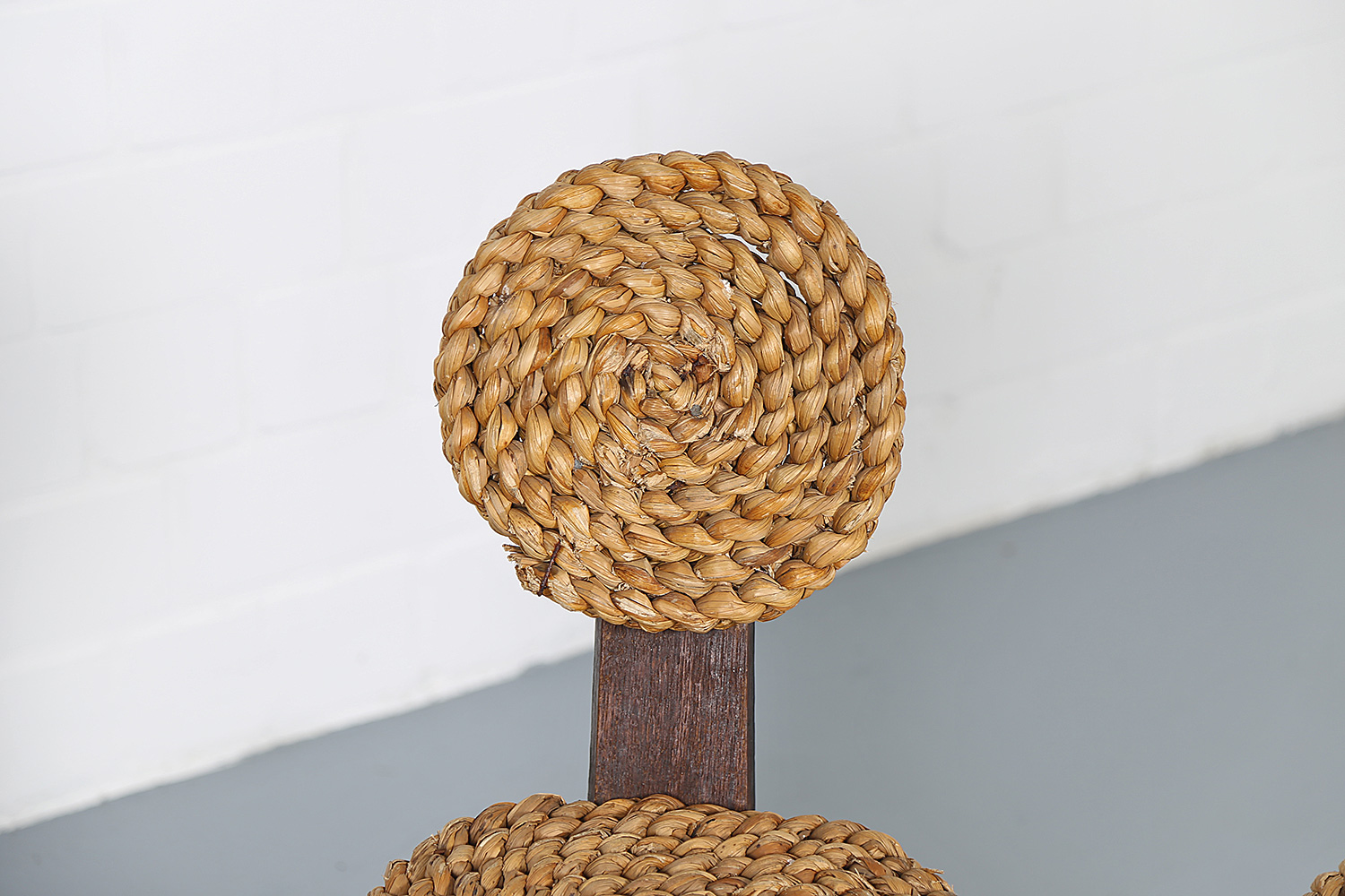 Französische Dreibein-Stühle von Adrien Audoux & Frida Minet, ikonisches Tripod Design aus Buchenholz mit Sitzfläche aus geflochtener Kordel, 50er Jahre Vintage.