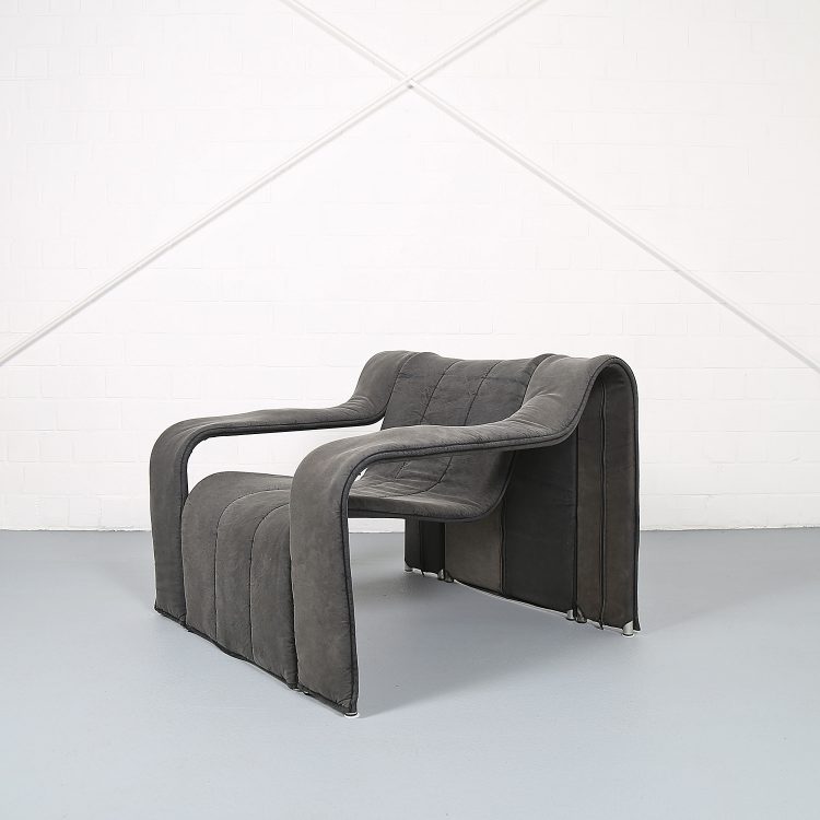 KEBE Steeltube Lounge Chair, Dänisches Design, grafischer Stahlrohr-Sessel mit Stoffbezug, hochwertiges Vintage Design-Möbel.