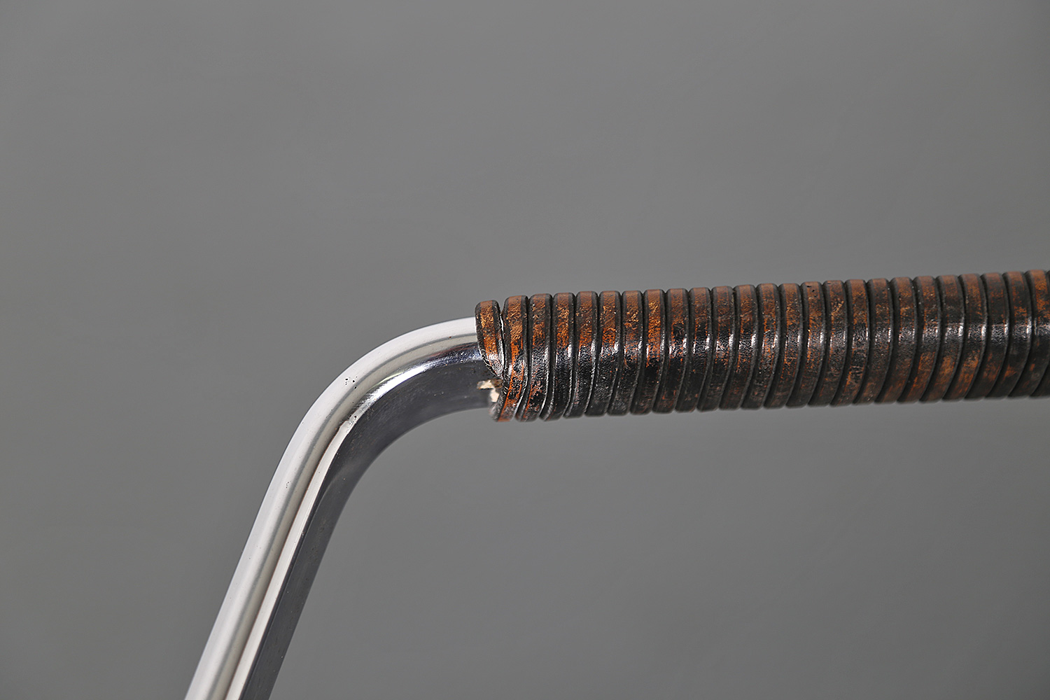 FK-87 Grasshopper Liegesessel von Preben Fabricius & Jorgen Kastholm für Kill International, luxuriöser Design-Klassiker aus Leder und verchromtem Flachstahl.