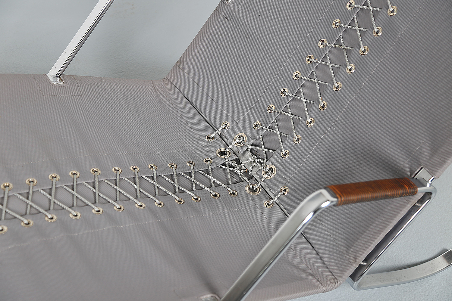 FK-87 Grasshopper Liegesessel von Preben Fabricius & Jorgen Kastholm für Kill International, luxuriöser Design-Klassiker aus Leder und verchromtem Flachstahl.