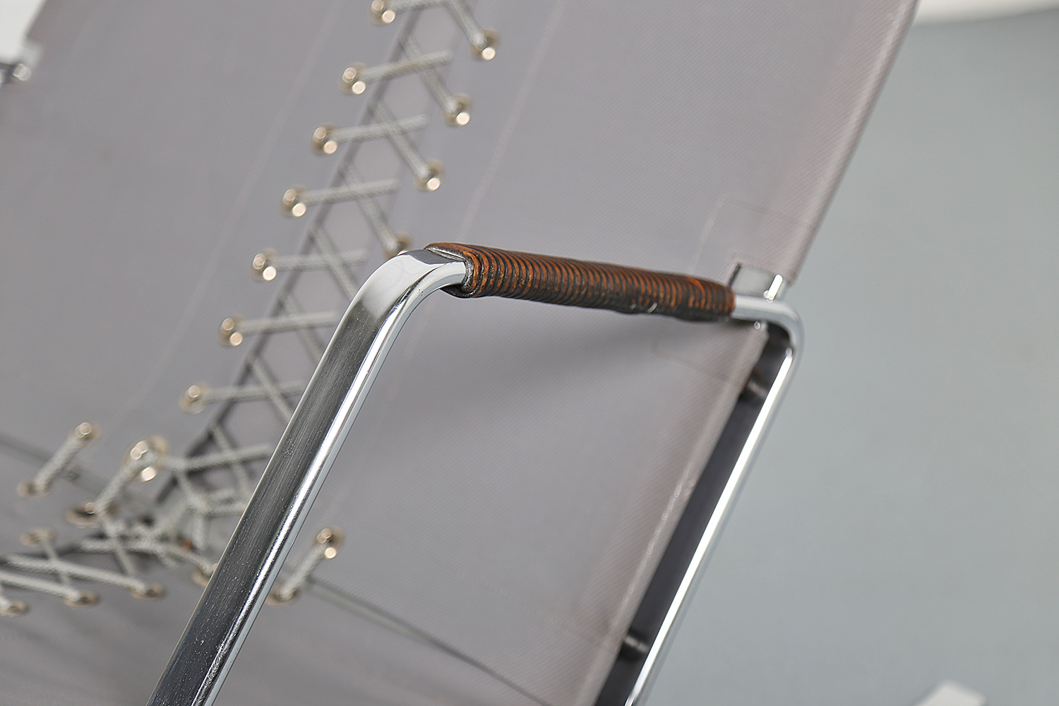 FK-87 Grasshopper Liegesessel von Preben Fabricius & Jorgen Kastholm für Kill International, luxuriöser Design-Klassiker aus Leder und verchromtem Flachstahl.