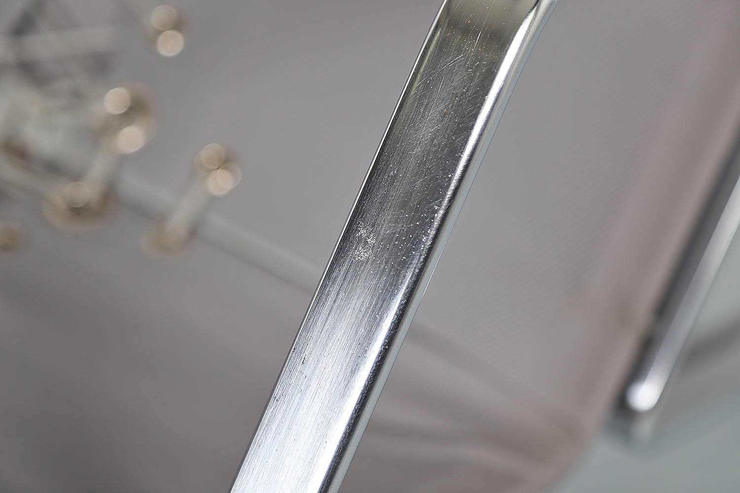 FK-87 Grasshopper Liegesessel von Preben Fabricius & Jorgen Kastholm für Kill International, luxuriöser Design-Klassiker aus Leder und verchromtem Flachstahl.