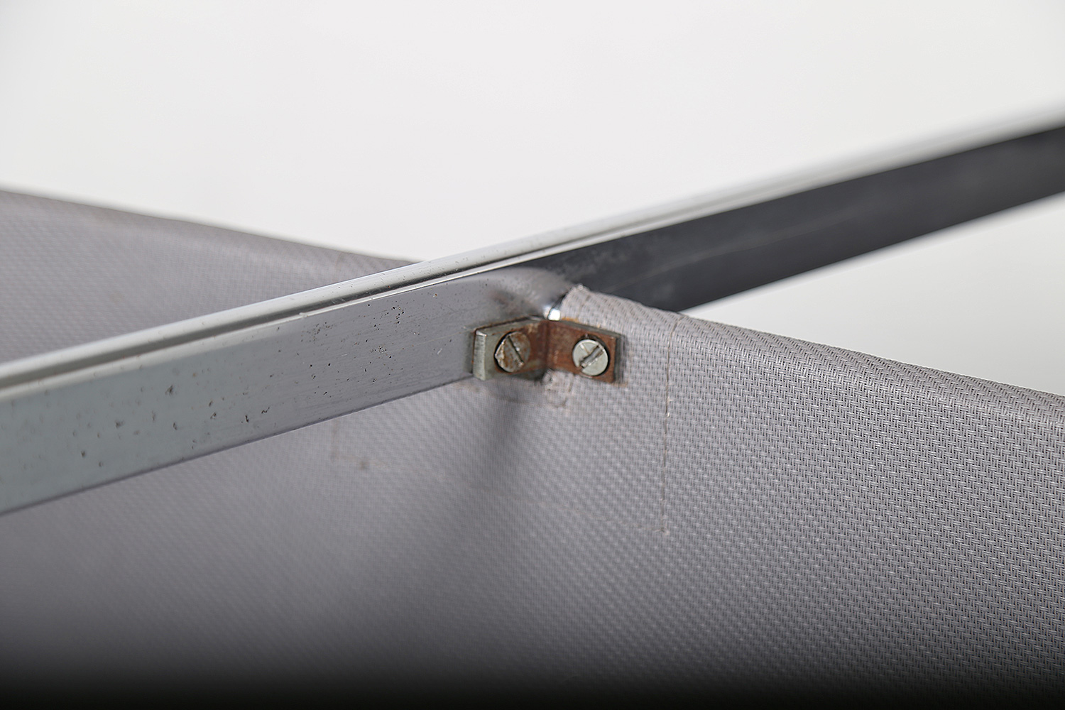 FK-87 Grasshopper Liegesessel von Preben Fabricius & Jorgen Kastholm für Kill International, luxuriöser Design-Klassiker aus Leder und verchromtem Flachstahl.