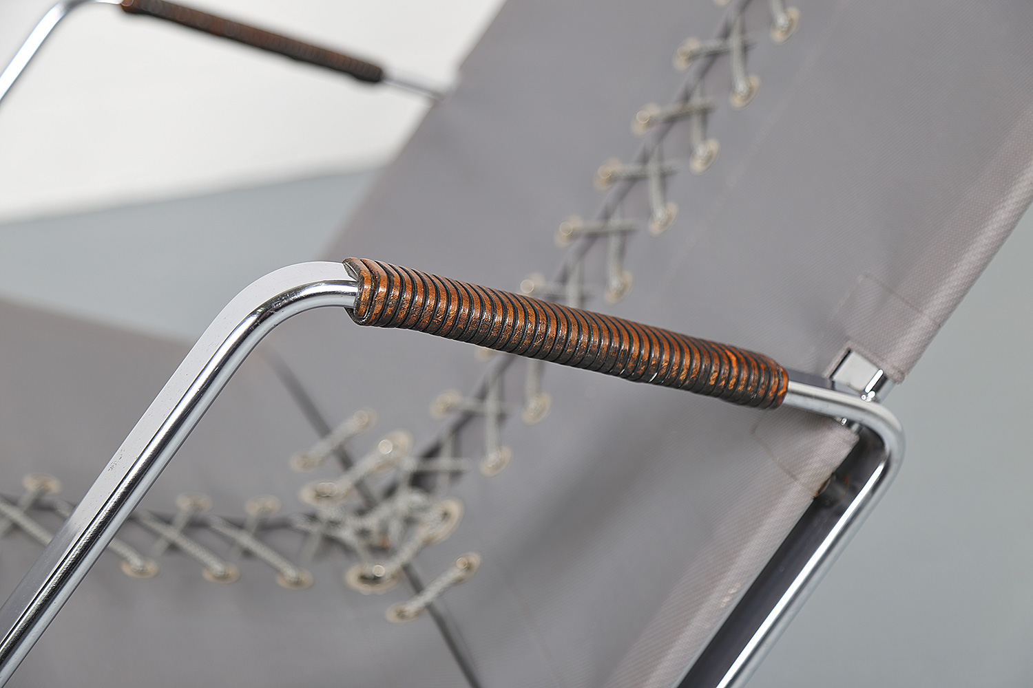 FK-87 Grasshopper Liegesessel von Preben Fabricius & Jorgen Kastholm für Kill International, luxuriöser Design-Klassiker aus Leder und verchromtem Flachstahl.