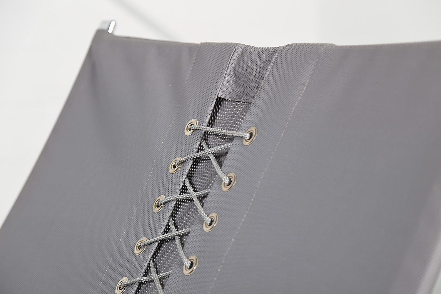 FK-87 Grasshopper Liegesessel von Preben Fabricius & Jorgen Kastholm für Kill International, luxuriöser Design-Klassiker aus Leder und verchromtem Flachstahl.