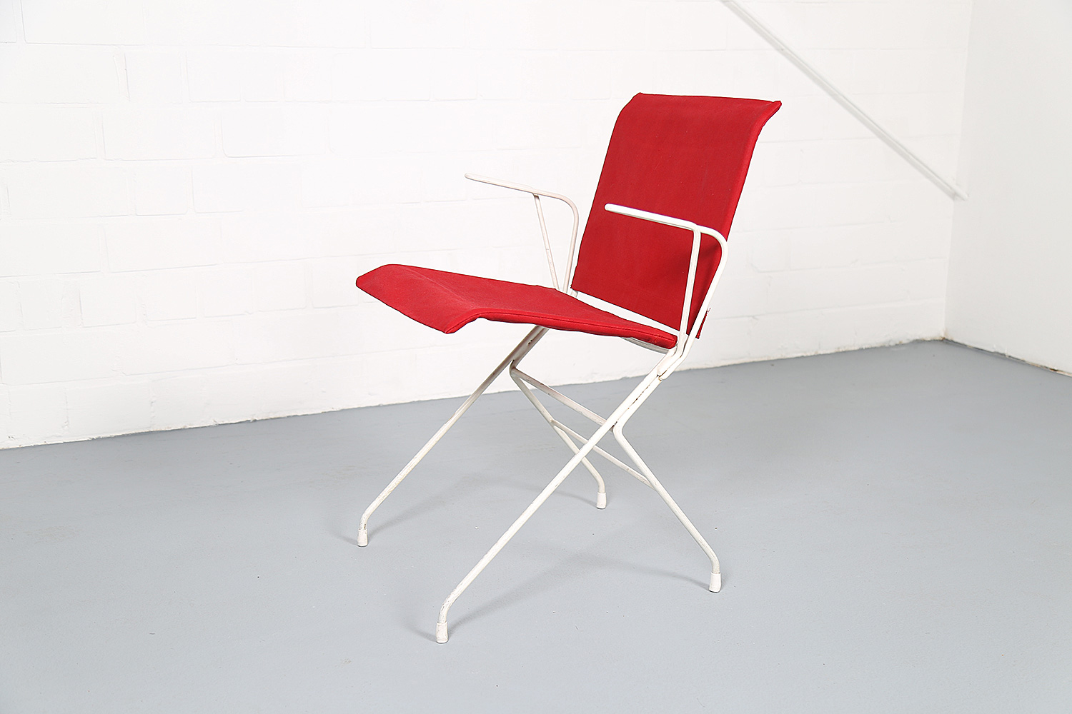 Garten-Garnitur entworfen von Raoul Guys, Set aus Gartenstühlen und Tisch, filigranes Metalldesign der 50er Jahre, französisches Mid-Century Vintage.