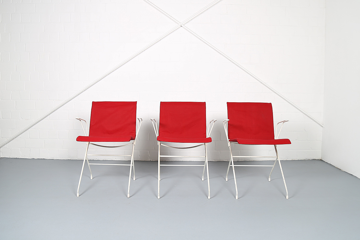 Garten-Garnitur entworfen von Raoul Guys, Set aus Gartenstühlen und Tisch, filigranes Metalldesign der 50er Jahre, französisches Mid-Century Vintage.