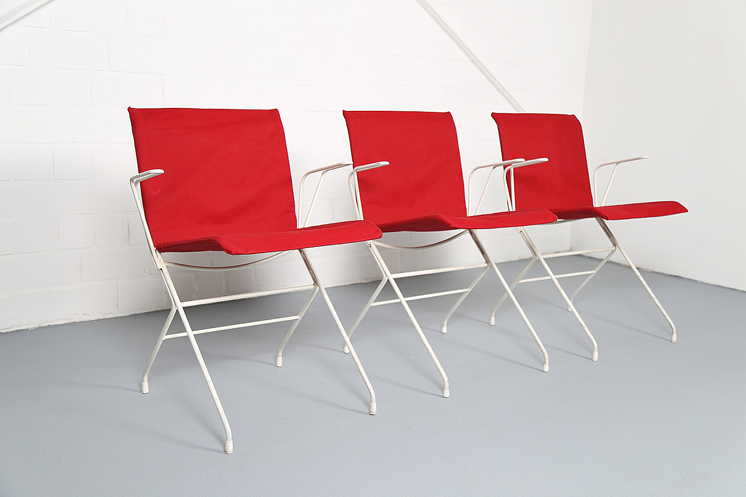 Garten-Garnitur entworfen von Raoul Guys, Set aus Gartenstühlen und Tisch, filigranes Metalldesign der 50er Jahre, französisches Mid-Century Vintage.