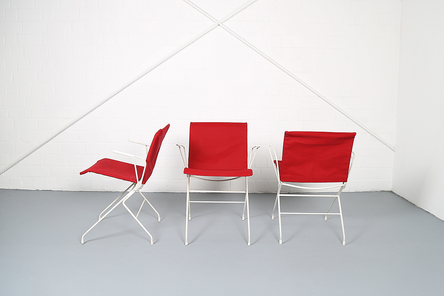 Garten-Garnitur entworfen von Raoul Guys, Set aus Gartenstühlen und Tisch, filigranes Metalldesign der 50er Jahre, französisches Mid-Century Vintage.