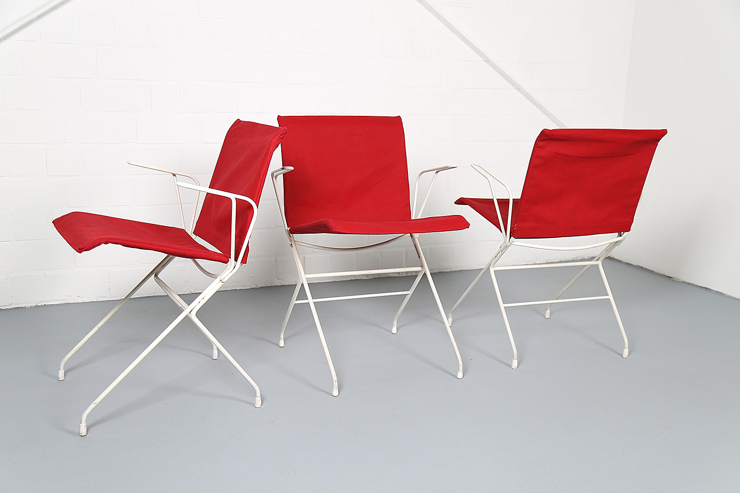 Garten-Garnitur entworfen von Raoul Guys, Set aus Gartenstühlen und Tisch, filigranes Metalldesign der 50er Jahre, französisches Mid-Century Vintage.