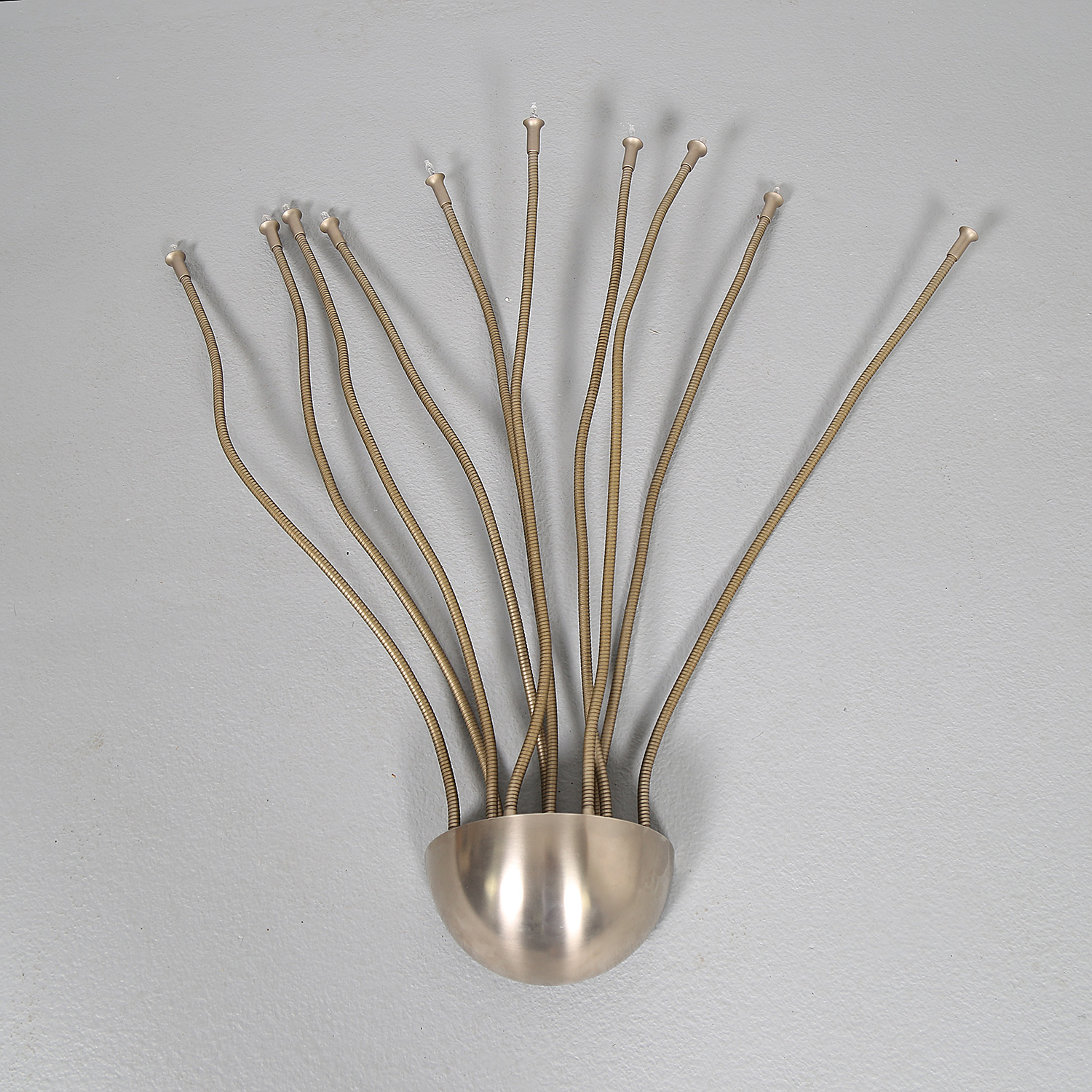 Vintage Medusa Wandlampe von Florian Schulz, hochwertige Ausführung in Messing vernickelt und matt gebürstet, ikonisches Lampendesign der 80er Jahre.