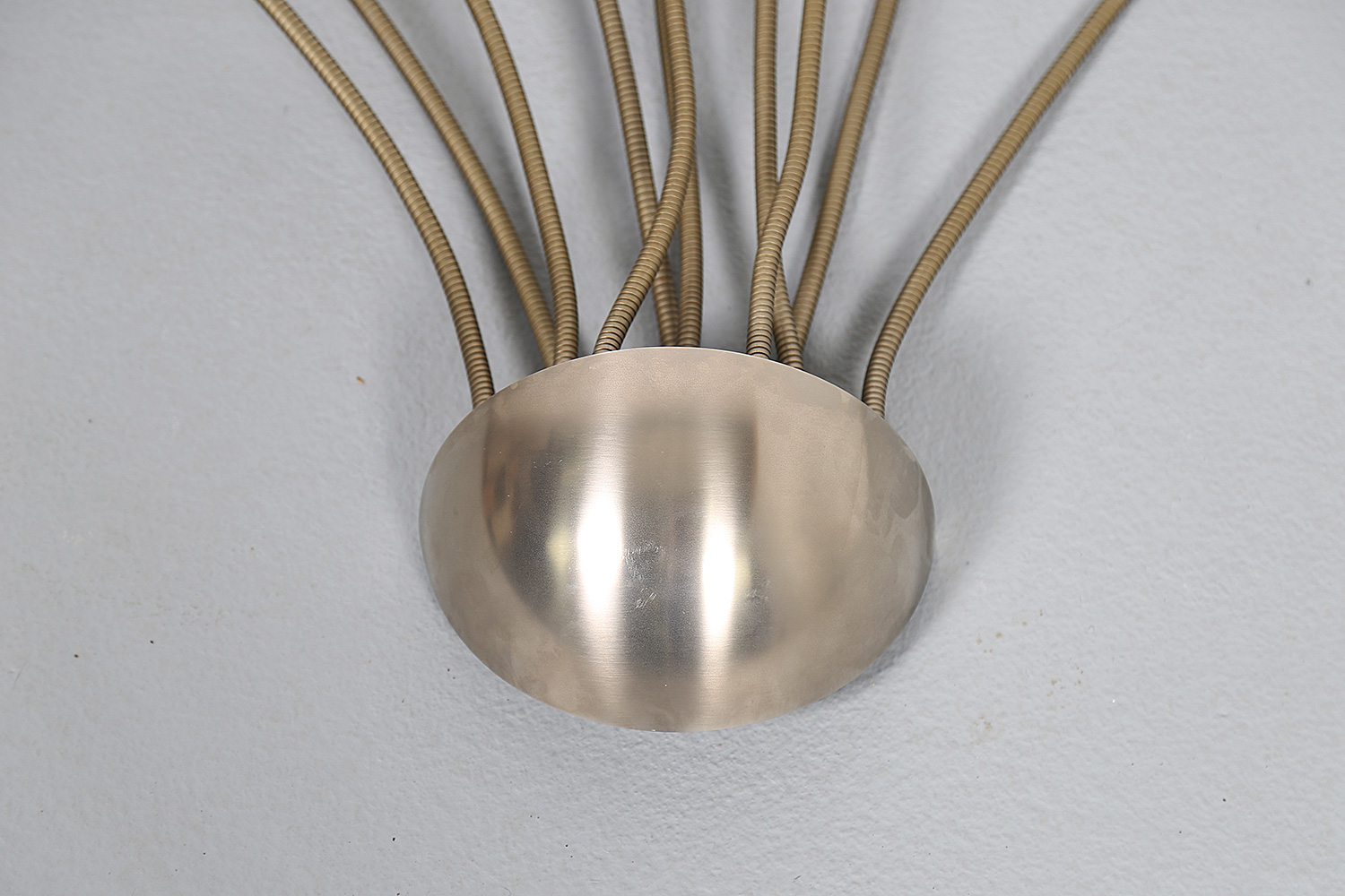 Vintage Medusa Wandlampe von Florian Schulz, hochwertige Ausführung in Messing vernickelt und matt gebürstet, ikonisches Lampendesign der 80er Jahre.