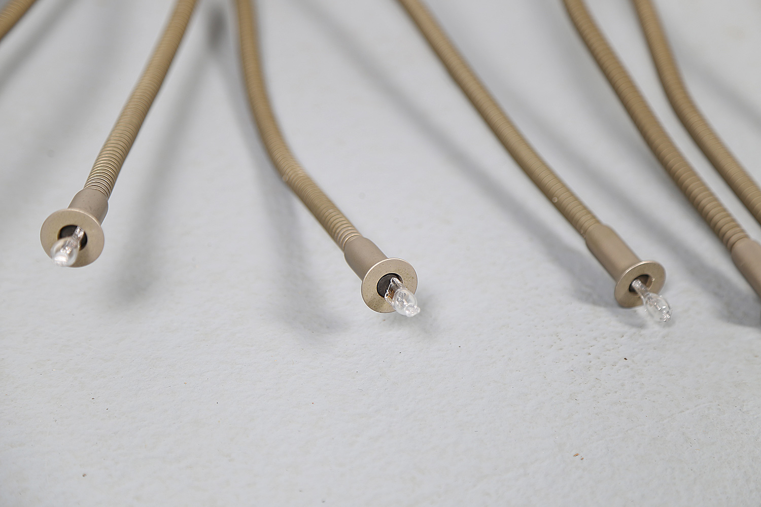 Vintage Medusa Wandlampe von Florian Schulz, hochwertige Ausführung in Messing vernickelt und matt gebürstet, ikonisches Lampendesign der 80er Jahre.