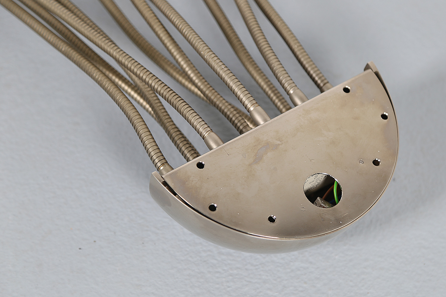 Vintage Medusa Wandlampe von Florian Schulz, hochwertige Ausführung in Messing vernickelt und matt gebürstet, ikonisches Lampendesign der 80er Jahre.