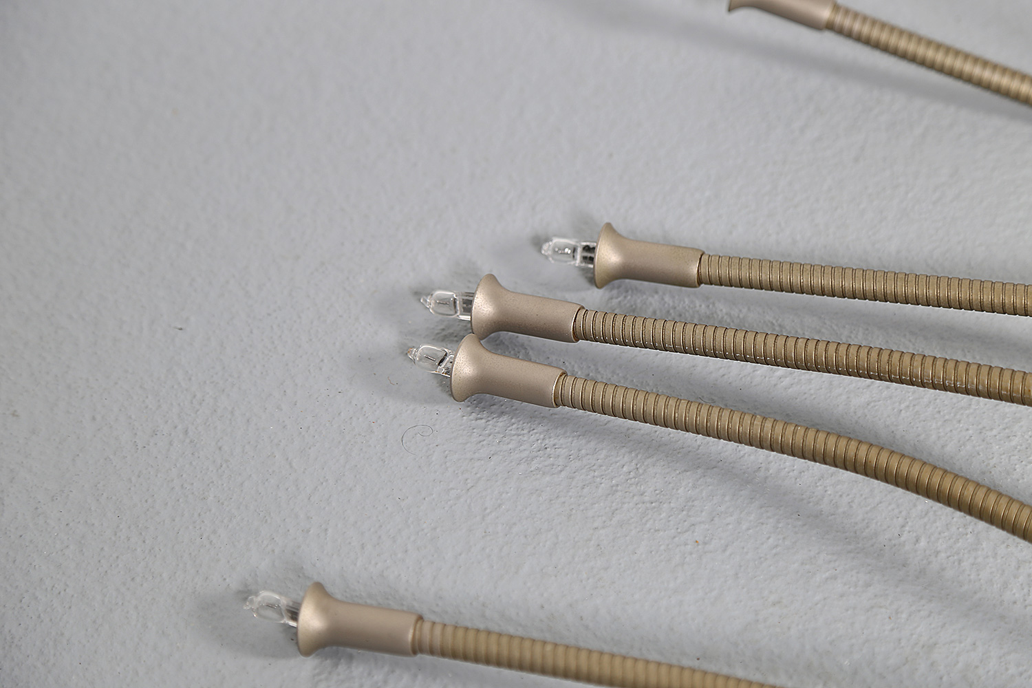 Vintage Medusa Wandlampe von Florian Schulz, hochwertige Ausführung in Messing vernickelt und matt gebürstet, ikonisches Lampendesign der 80er Jahre.